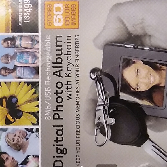 NWT 8Mb/USB Rechargeable Digital Photo Album with Keychain. - Picture 2 of 4